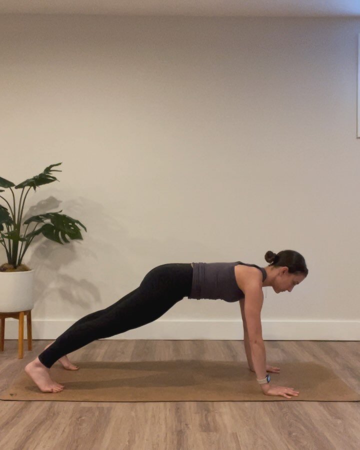 Getting back to group fitness classes postpartum&hellip;

For many women, getting back to a studio filled with people feels LIBERATING after having a baby. It can also be confusing and you absolutely should proceed with caution. The 6 week &lsquo;cle