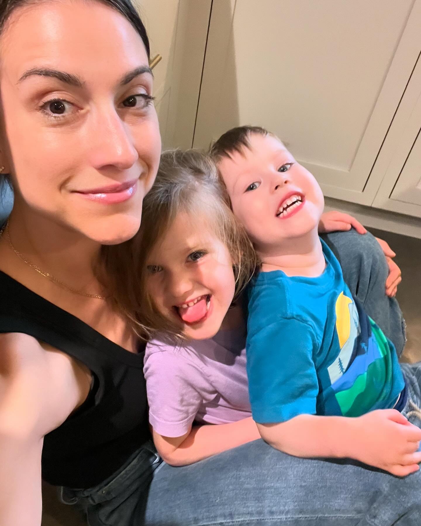 There&rsquo;s only TEN weeks left in the year!!! Here&rsquo;s your reminder that&hellip;.

You don&rsquo;t need to join a fitness challenge 
Or a food challenge&hellip;

To take pictures of yourself with your children (or your nieces and nephews, gra