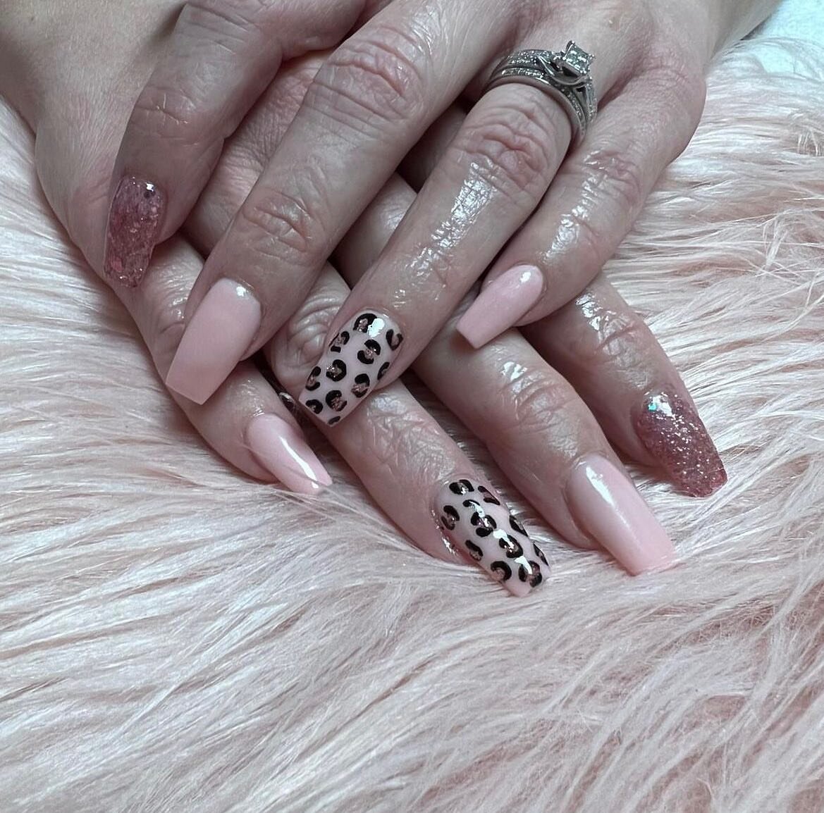 Did you know we offer acrylic nails and pedicures? 
Book your appointment today!

#nailsnailsnails #niagaranails #acrylicnails #naildesign #nailsofinstagram
