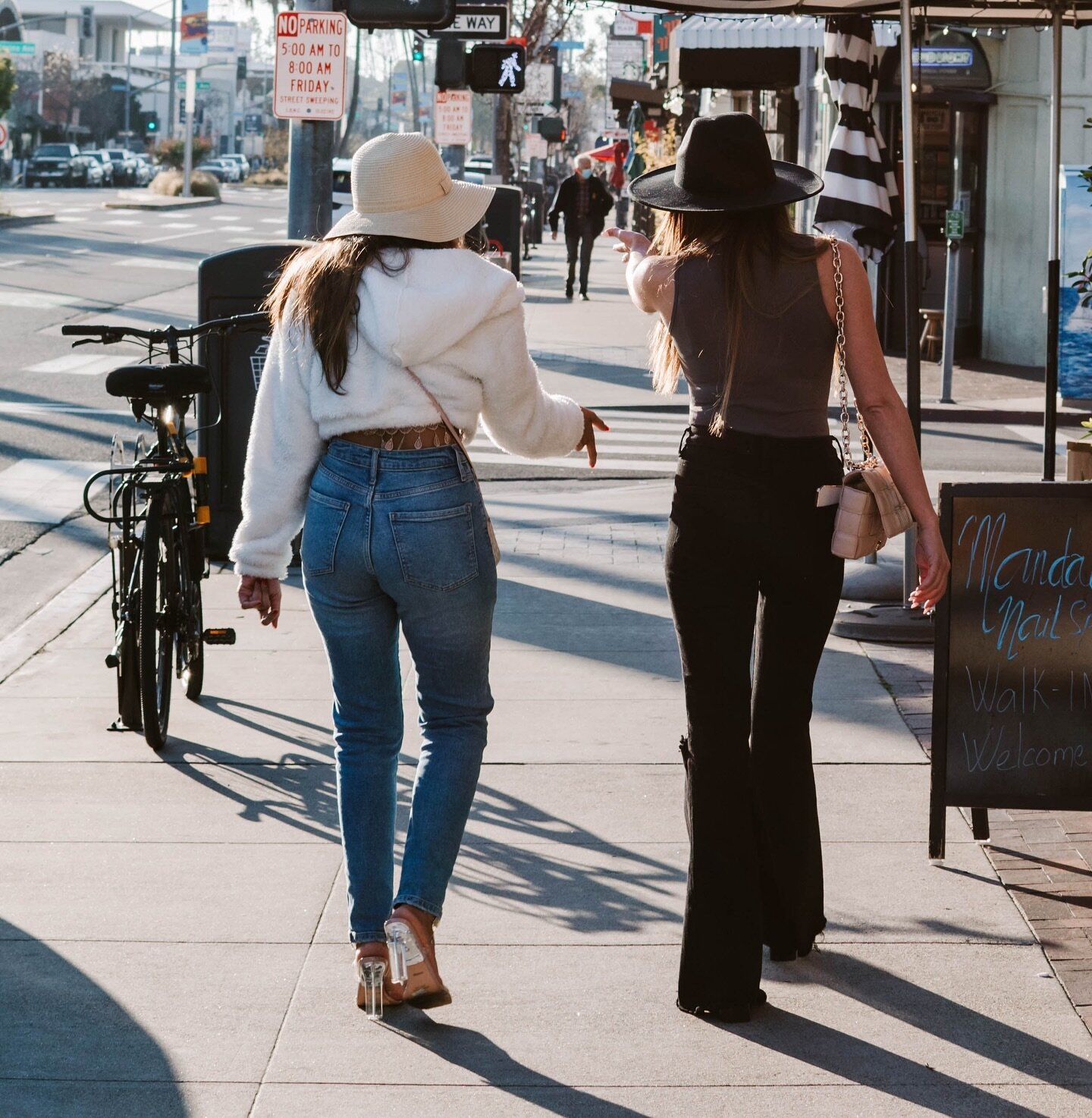 Meet up on 2nd Street to find everything you need, from cozy cafes and trendy boutiques to elevated dining and much more! 

Keep up with all things Belmont Shore right here on @belmontshorelb 💙

.
.
.
#belmontshore #letsmeeton2ndst #longbeach #lbc #