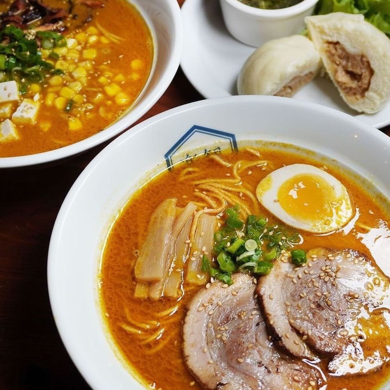 It&rsquo;s soup season! Find your cozy meal on 2nd Street:

Ramen - @rakkan_ramen 
Spicy Tomato&nbsp;- @georgeson2nd 
French Onion&nbsp;- @louieson2nd 
Avgolemono&nbsp;- @nickthegreek 
Tomato Basil - @longbeachtaphouse &nbsp;
Chili - @legends_lb 
Chi