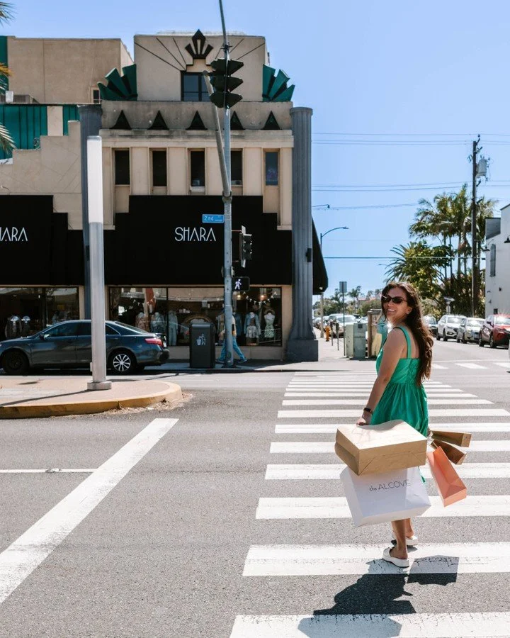 Looking for the perfect holiday gift? 🎁

From local boutiques to specialty shops, Belmont Shore is your one-stop destination for holiday shopping!

Shop small, spread cheer, and find something for everyone on your list &mdash; all right here on 2nd 