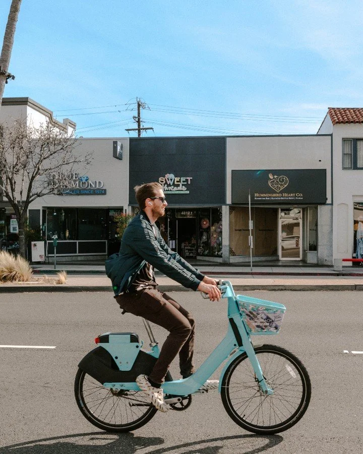 Did you know you can explore Belmont Shore by bike with the Long Beach Bike Share Program? 🚴&zwj;♀️ 

 They have pay-as-you-pedal rates, as well as monthly and annual rates, AND you don't have to worry about parking! 

Pick up a bike at one of our l