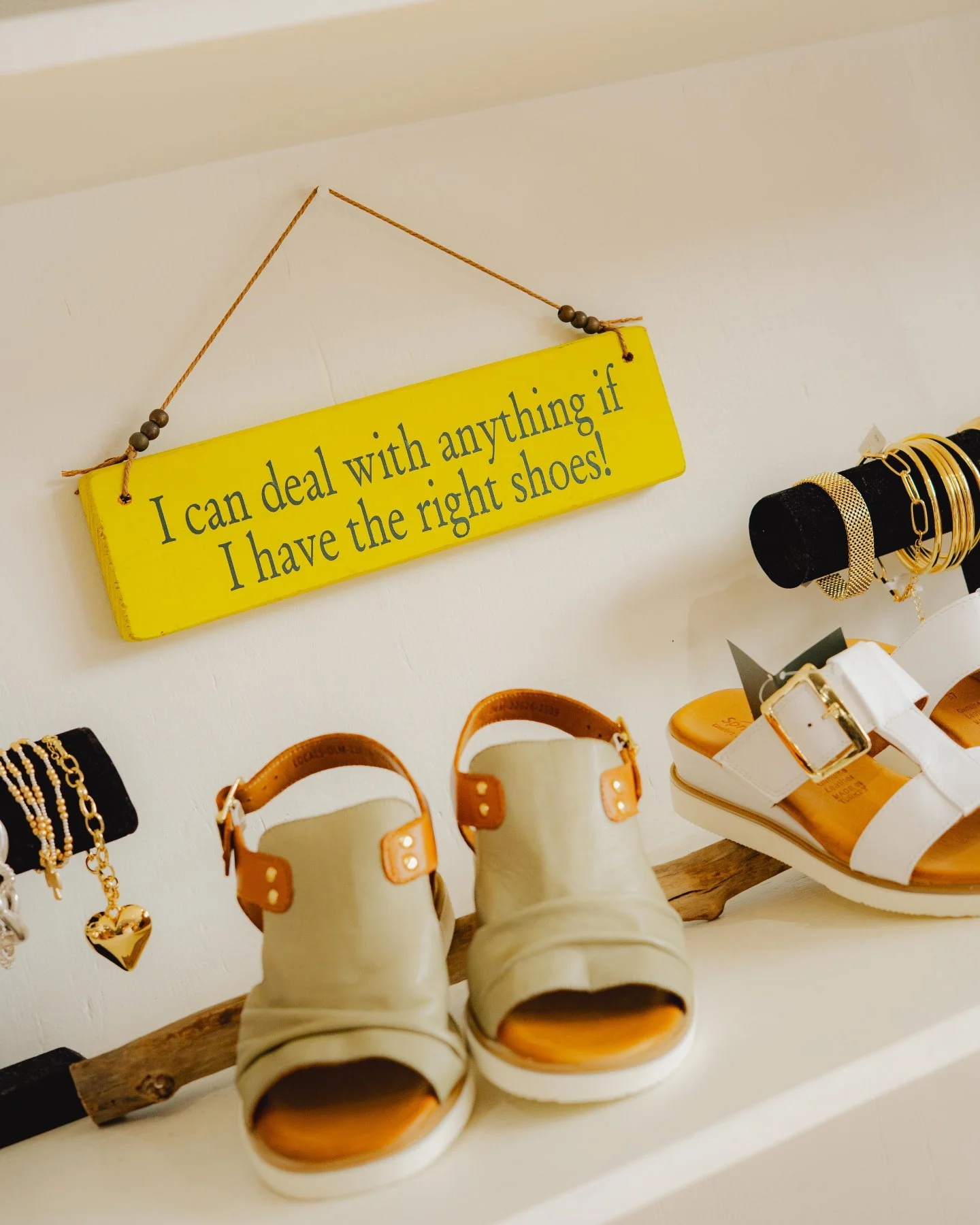 Fresh pressed juice and shopping along 2nd street. ☕🛍️ One of many ways to enjoy a perfect day in Belmont Shore! 

Every corner invites you to explore, taste, and soak up the sun. 

Tag us and share your Belmont Shore adventures! 

#BelmontShoreLB #