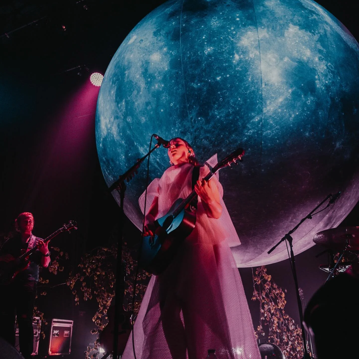 UK tour leg complete with @ParisPalmona ✨ 

Next stop: Europe and USA! 🌍🇺🇸 Her new single &ldquo;Boys, Bugs, and Men&rdquo; is out now &mdash;give it a spin!

📸 @mollie.mckay