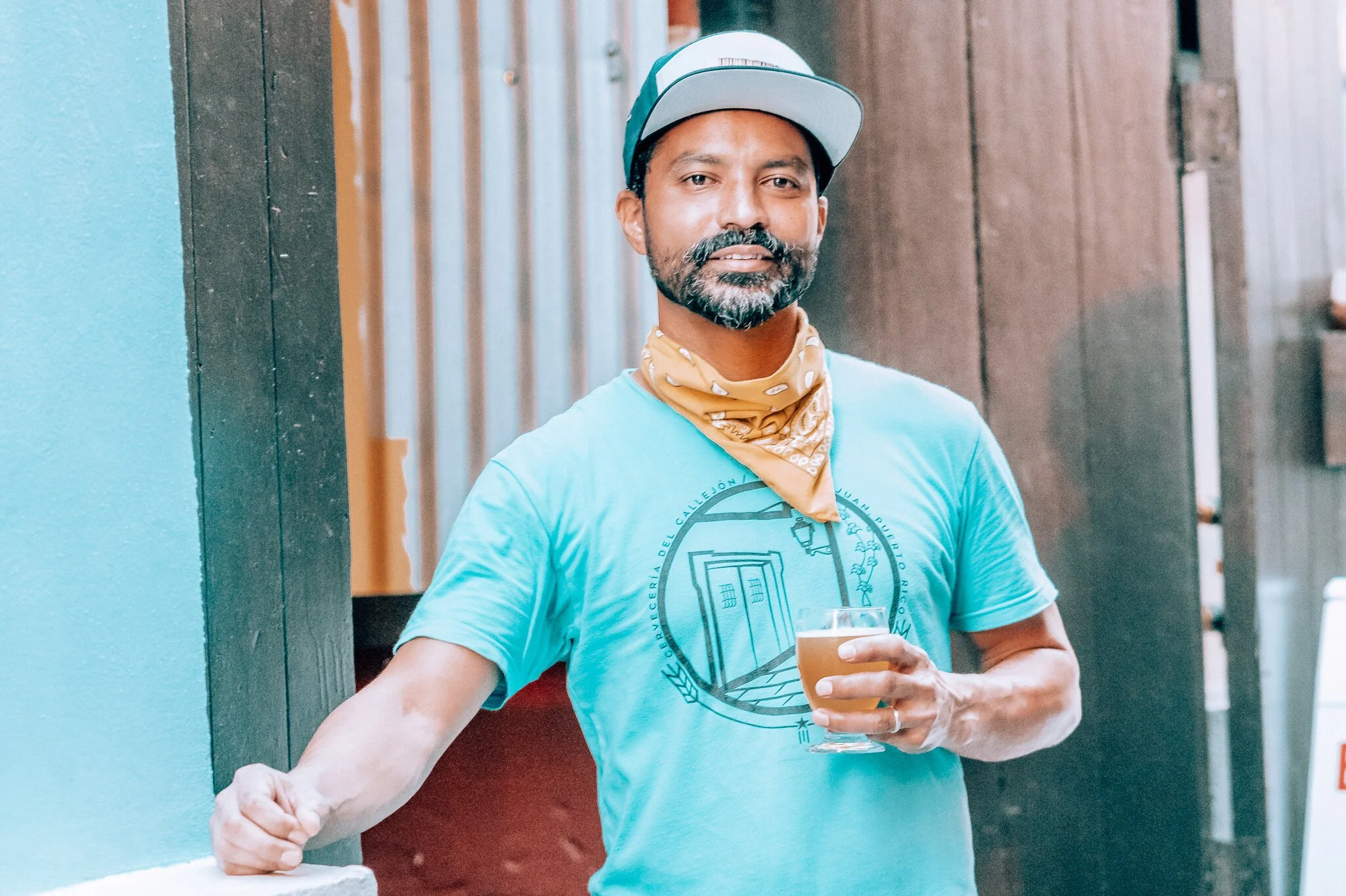 Fluye la cerveza artesanal por un Callejón del Viejo San Juan