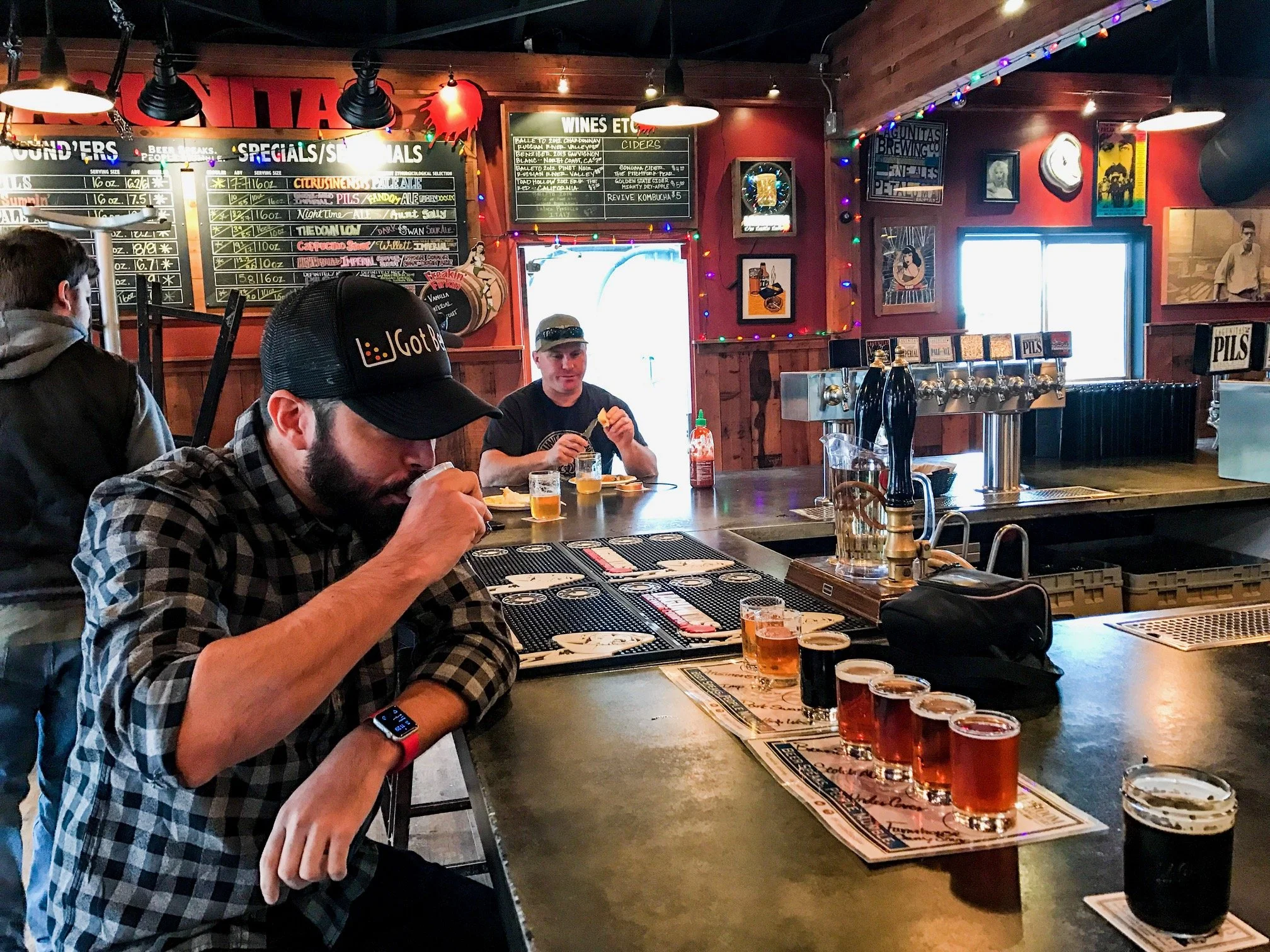 Degustando en Lagunitas, Petaluma, CA.
