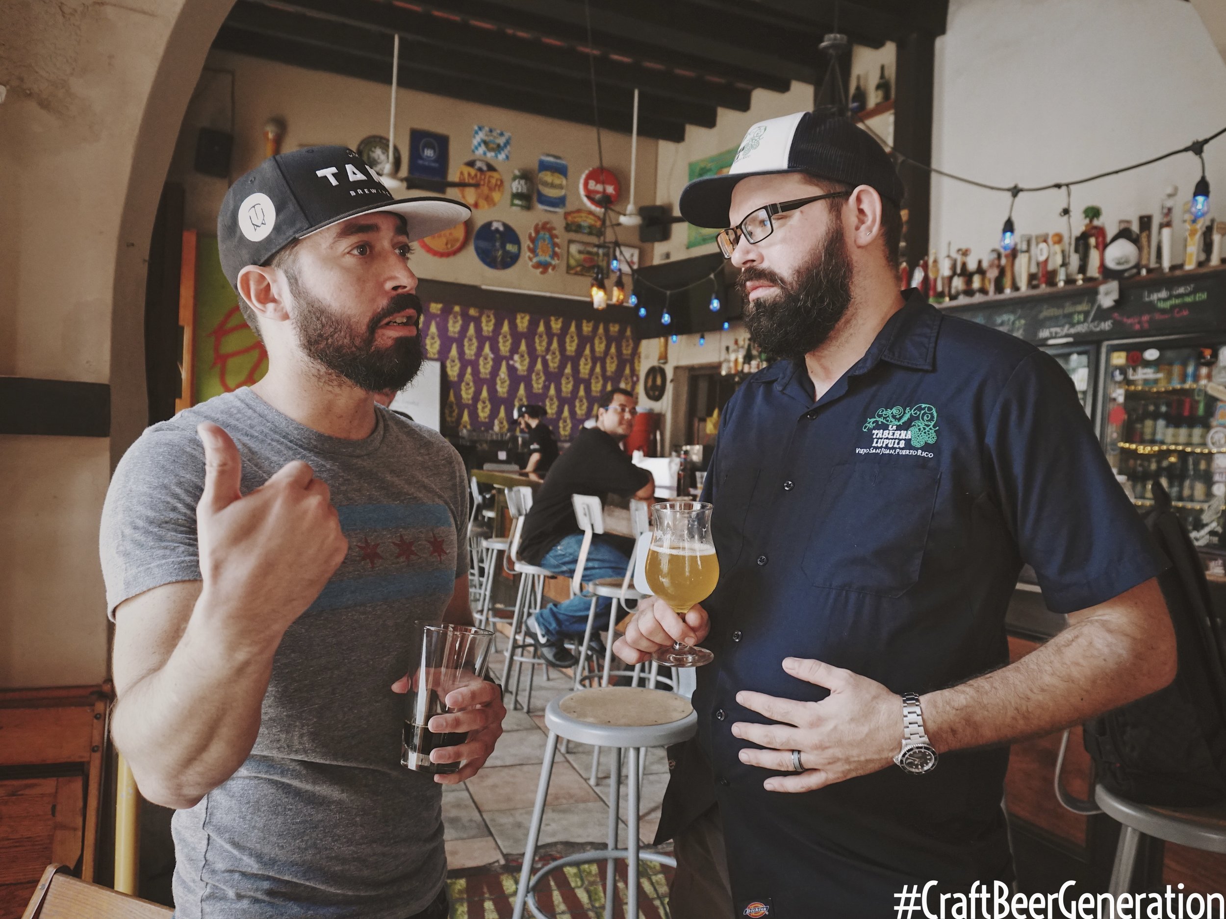 De izquierda a derecha: Gustavo Franceschini de Craft Beer Generation y Jake Liman, Dueño de La Taberna Lúpulo.