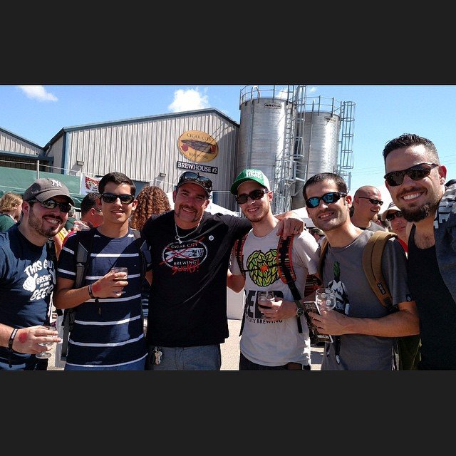 Puertorriqueños en Hunahpu's Day 2015 junto a Joey Redner de Cigar City. Foto: @fmarcano89 en Instagram
