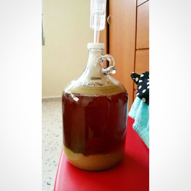 Día de embotellar cerveza Foto: @emekatreberesei en Instagram