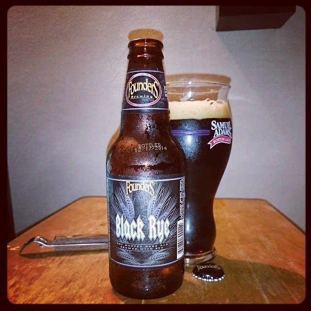 Founders Black Rye IPA vía @adejesus80 en Instagram