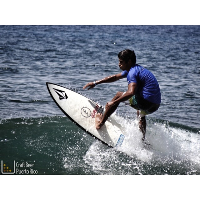 Un poco de la acción en el Corona Pro Surf en Rincón, Puerto Rico