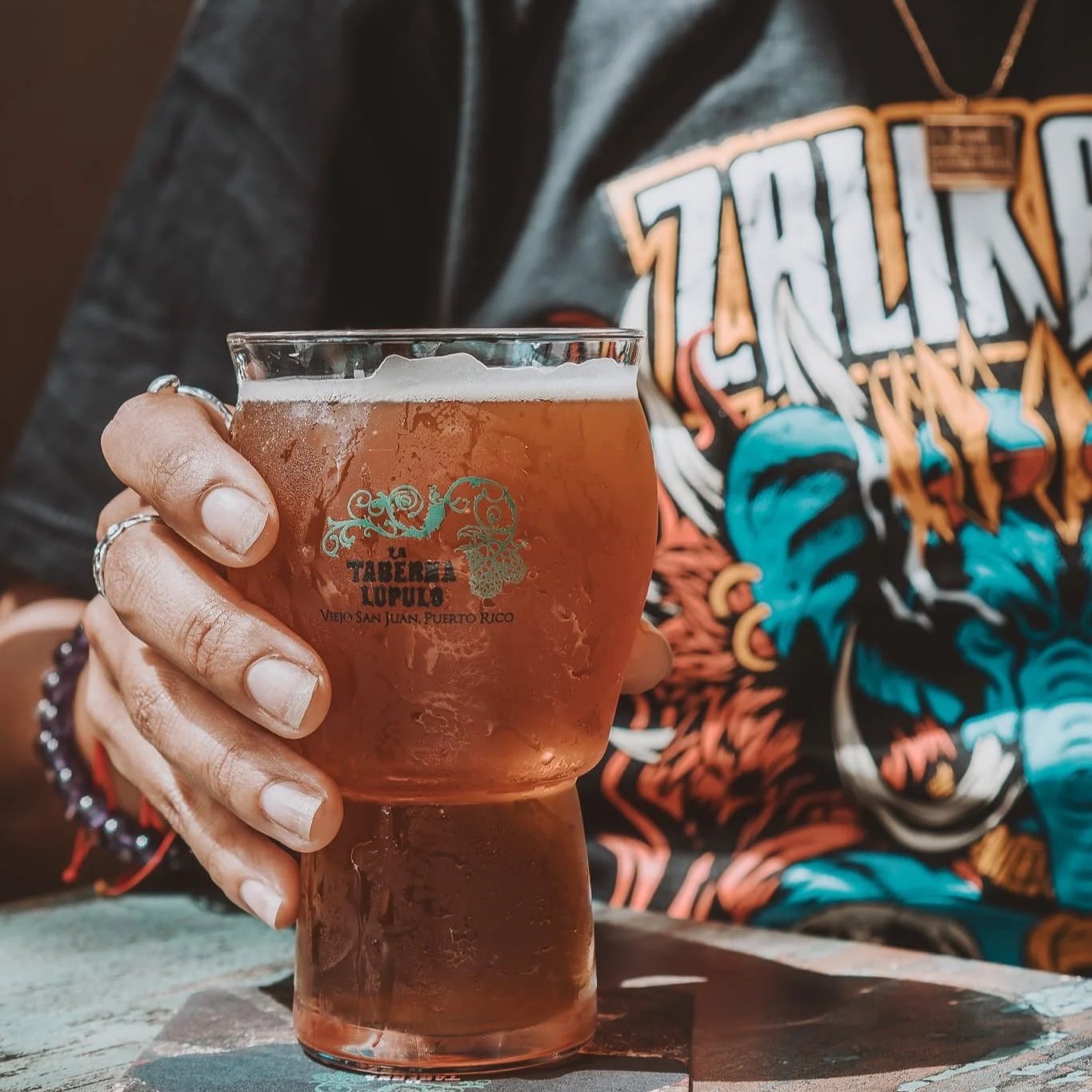 Beer Me Home, Cacique Brewing y La Taberna Lúpulo unen fuerzas en Zalika XIII, una King Louis XIII Terpene IPA