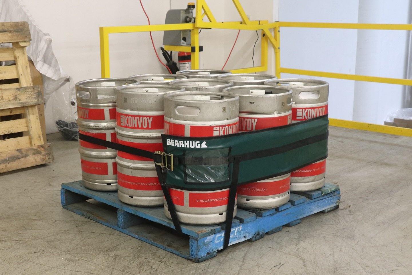 Bearhug presenta su alternativa sostenible al plástico de envolver paletas de cerveza