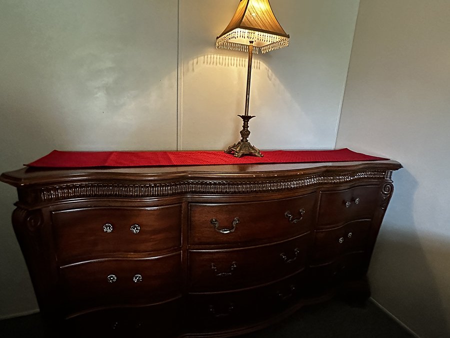 dresser-02.jpg