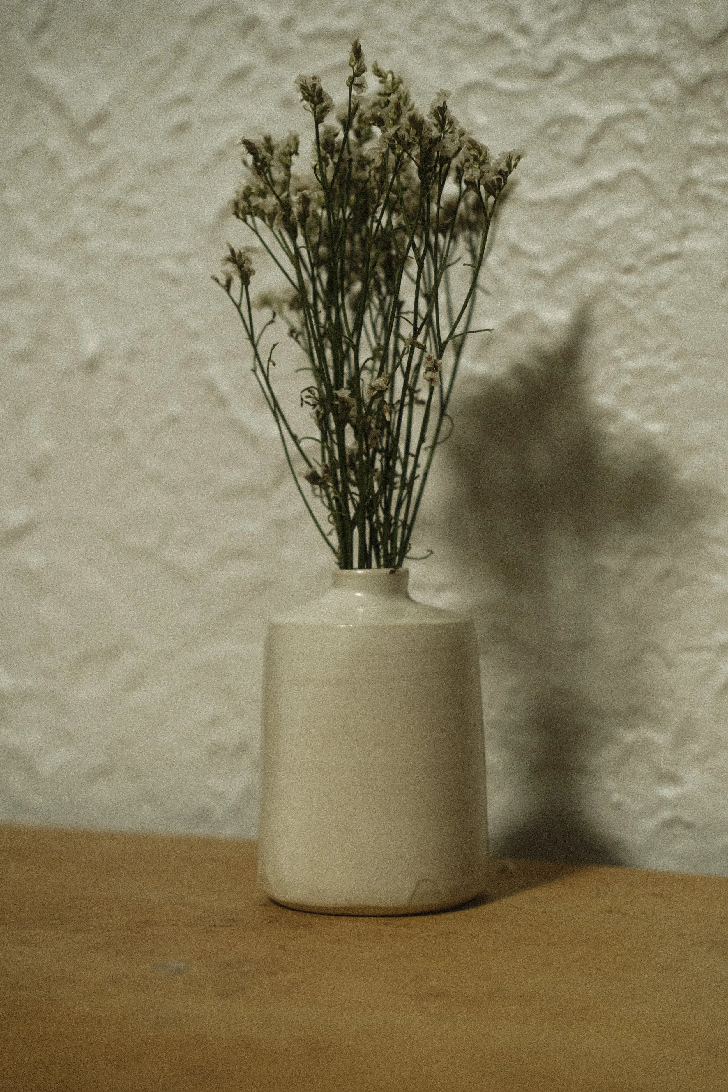 Medium vase in oregon white