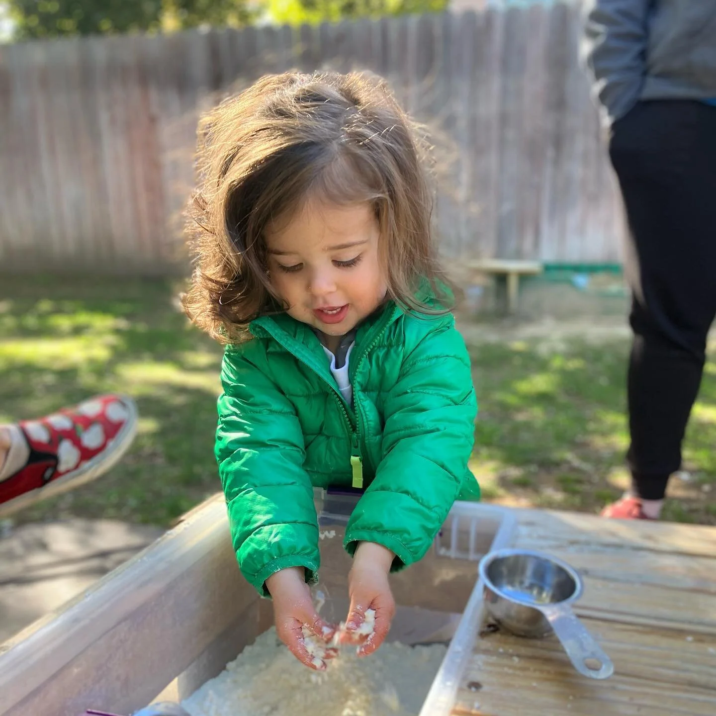 ❄️ Snow Dough ❄️
My students went crazy for the snow dough bins this week! It crunches just like real snow and can even hold it&rsquo;s shape when it&rsquo;s squeezed! Taste safe and super easy to make! I don&rsquo;t follow a strict recipe but it&rsq