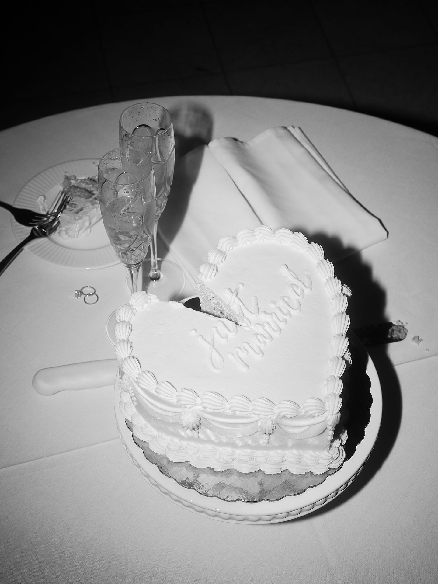One thing about us is that we love a fun reception and we had a blast at Jamie and Jack&rsquo;s! I mean we danced, ate cake, and partied it up to pink pony club (legit everyone was screaming their hearts out for Chappell, we got video proof) 

It was