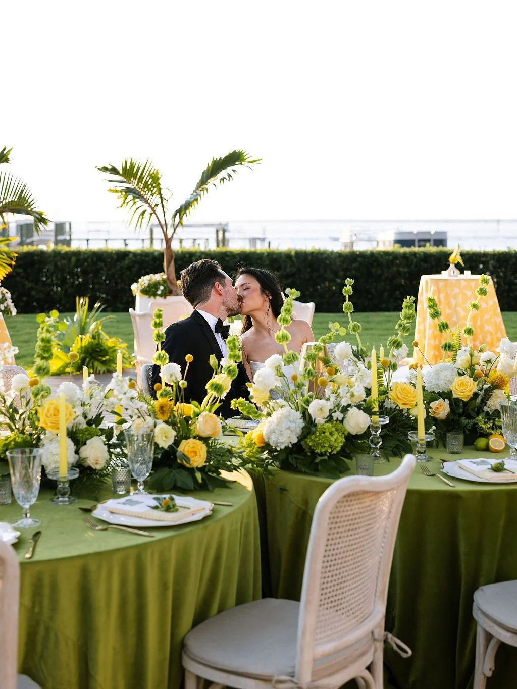 Here&rsquo;s a glimpse at what your dream wedding could look like at @thealiceevents ✨ 

This editorial was inspired by the warmth of summer with lush greenery, vibrant yellow florals, and the serene beauty of the ocean. Every detail was designed to 