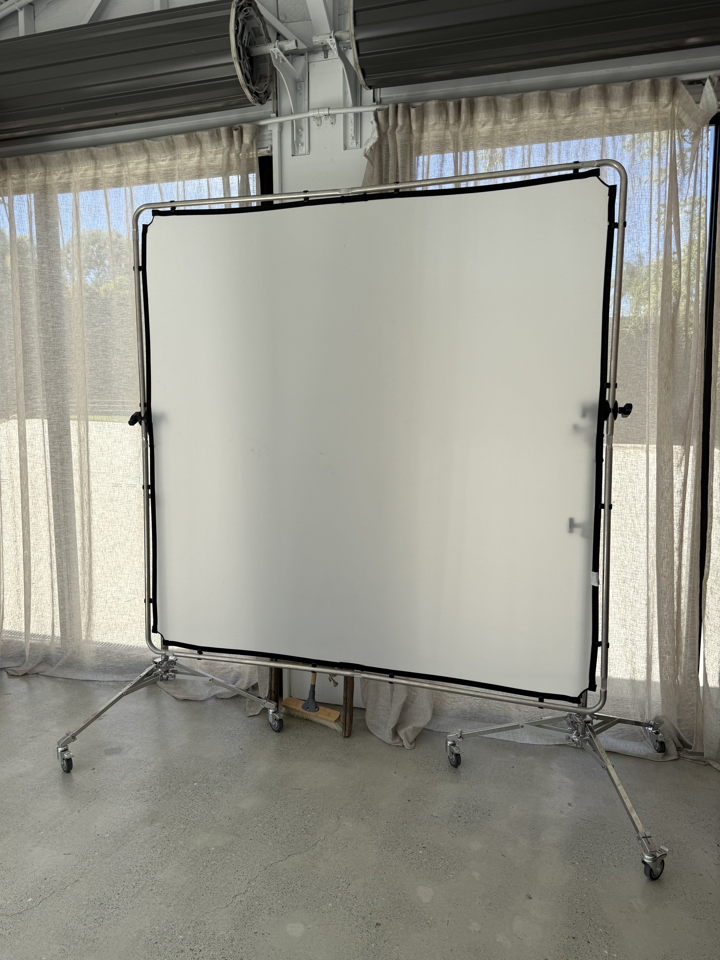 Gold coast studio, Photography studio, natural light studio, Gold Coast, photo studio GC, Sunset studio, sunset studio gold coast, studio hire, content creation studio, UGC studio, cyc wall, cyclorama wall