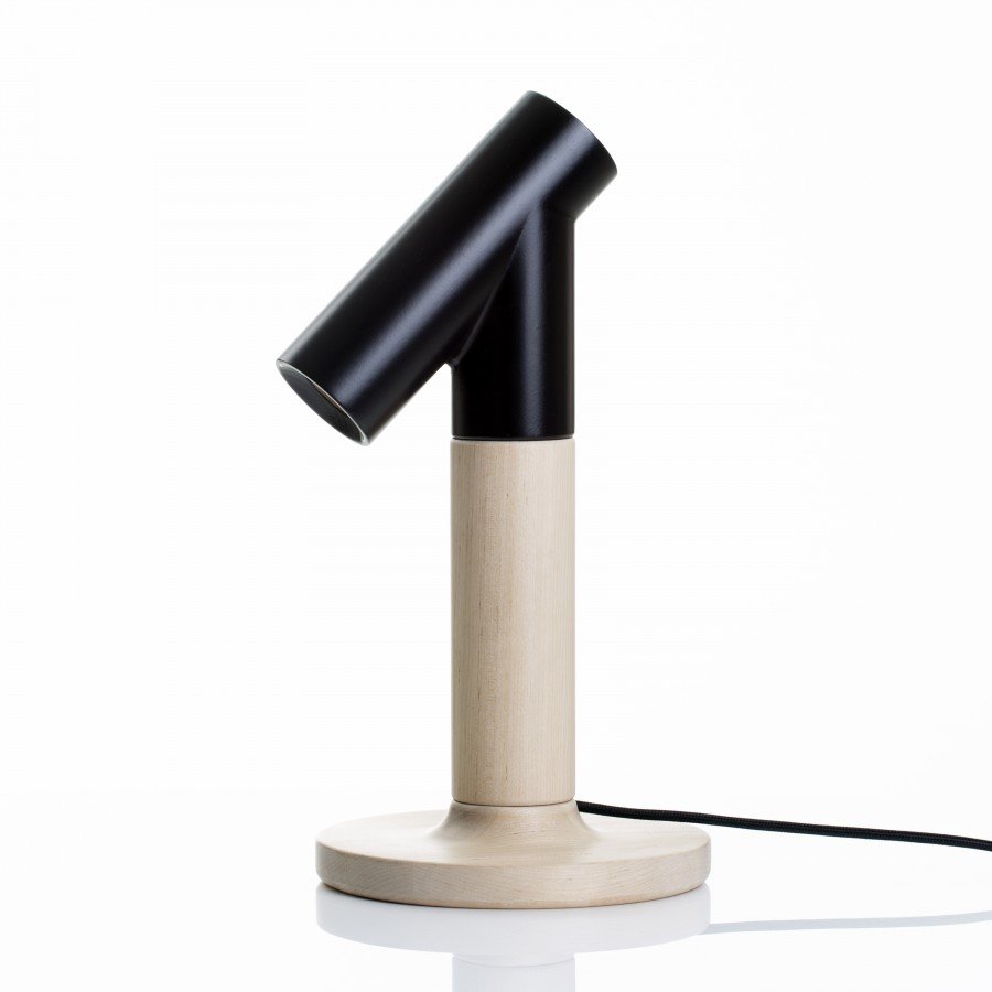 Muotoilija Jonas Hakaniemen Upwoodille suunnittelema TWIG- pöytävalaisin