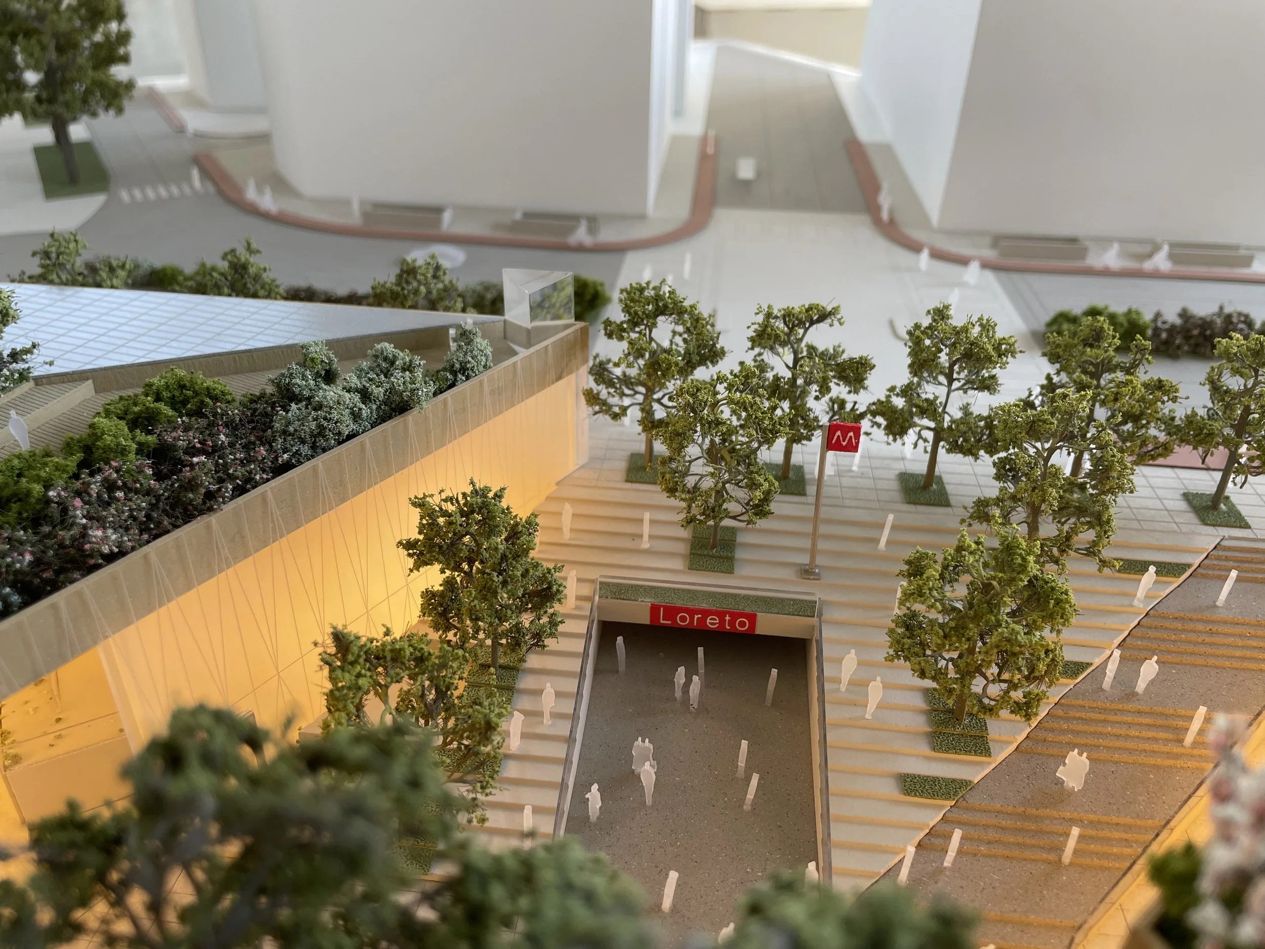 Modello di un complesso residenziale o commerciale con strade, alberi e alcune aree verdi, inclusa una segnaletica che indica 'Loreto'.