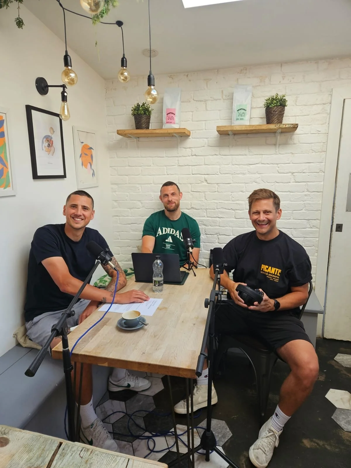 🚨COMPETITION TIME 🚨
🎉 WIN £50 DropShot Voucher 🎉
You’ve probably noticed a bit of filming happening around the shop lately 👀
Well… it’s for a brand new podcast about golf, coffee, and the chaos of parenting — re