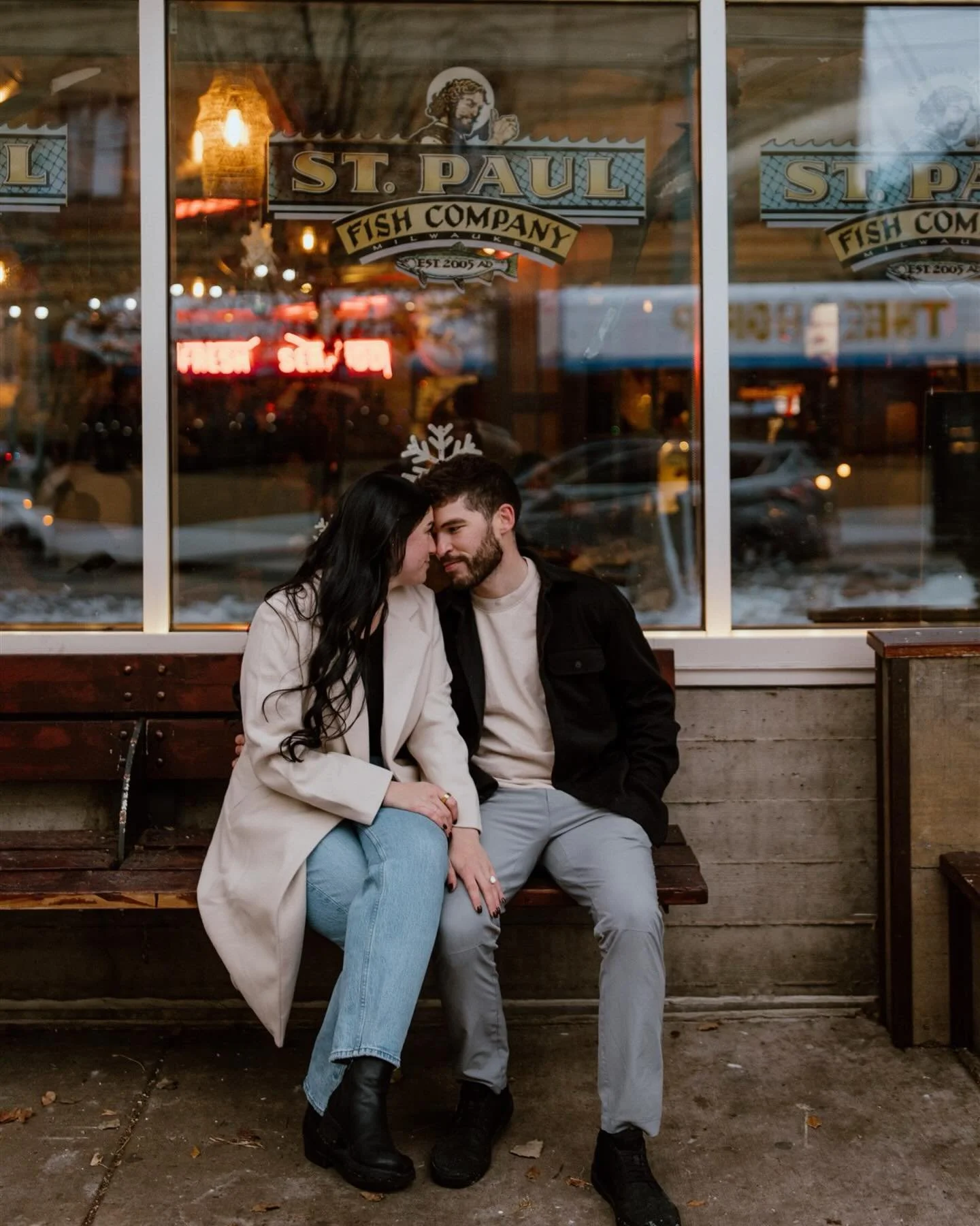 Winter dates in the city just hit different ❄️
Cold noses, warm hands, and the kind of laughter that makes strangers smile when they walk by.

We wandered around the Third Ward, stopped wherever felt right, and let the little in-between moments do th