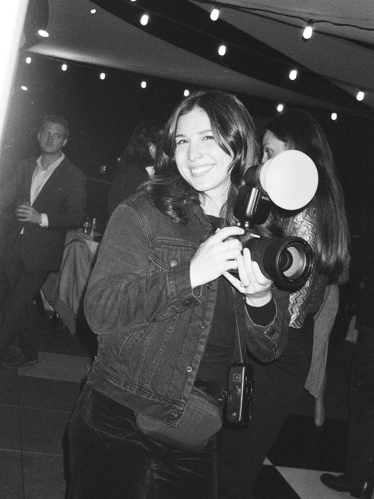 Hi, I&rsquo;m Val &mdash; the person behind Val Photo Co🤍
I photograph weddings in Oregon, and Washington - based in Portland Oregon

What matters most to me isn&rsquo;t just how your wedding day looks &mdash; it&rsquo;s also how it feels. You deser