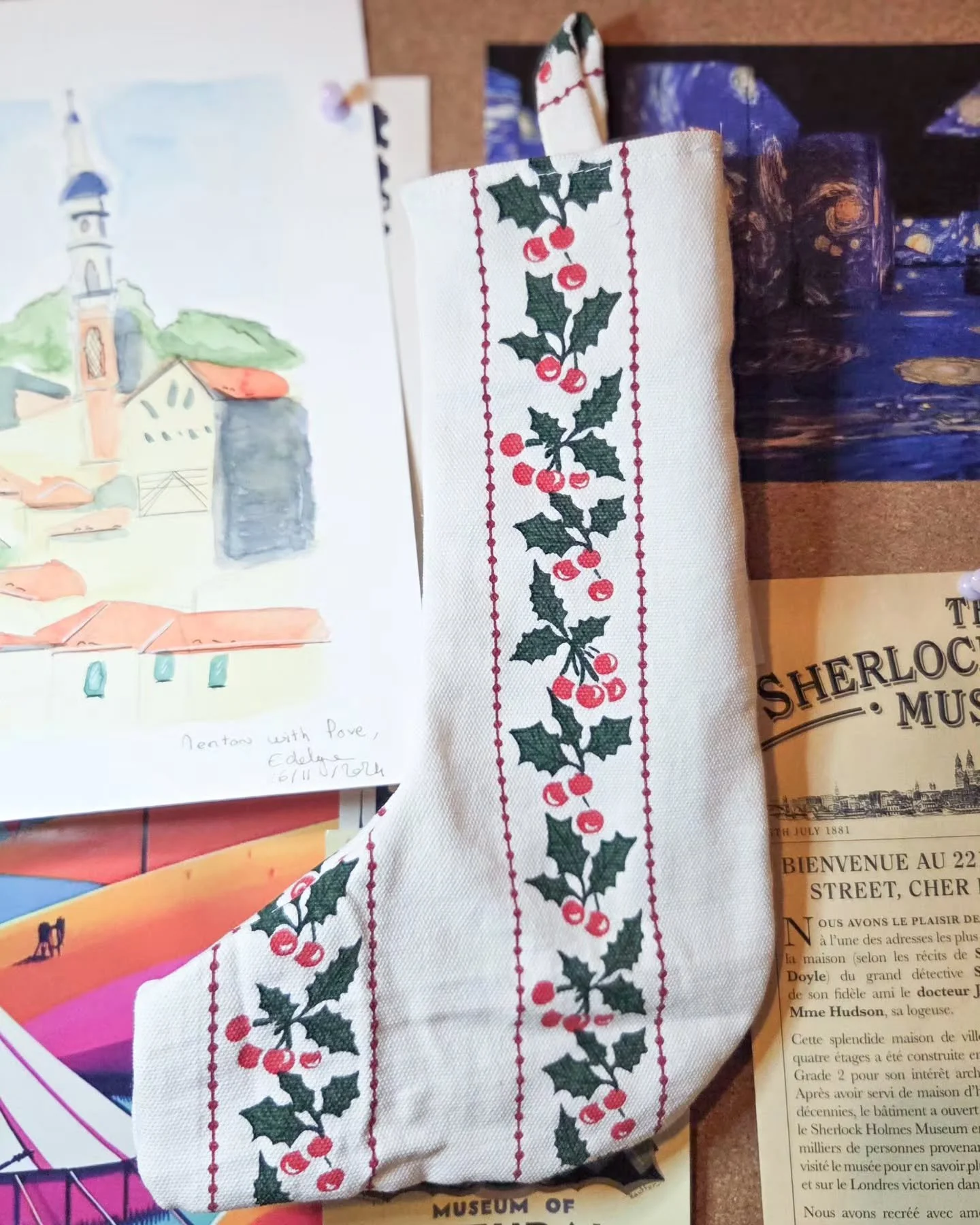 Pour la dixi&egrave;me case de son calendrier de l&rsquo;avent, @madewithlovebynatalia nous propose de r&eacute;aliser une chaussette de No&euml;l !

J'ai donc resorti la machine &agrave; coudre, remis&eacute;e au placard depuis l'&eacute;chec cuisan