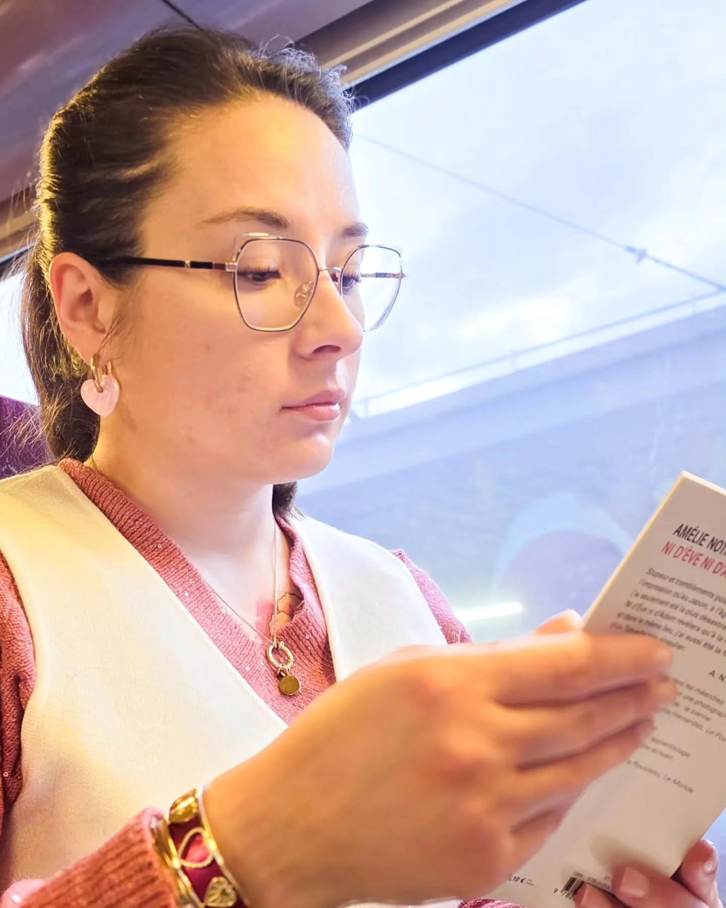 J'ai rep&eacute;r&eacute; ce joli gilet blanc chez @armandthiery, et j'ai tout de suite pens&eacute; qu'il apporterai une touche &eacute;l&eacute;gante &agrave; mes tenues 🥰

Il suffit parfois d'un d&eacute;tail, d'un accessoire 

A bient&ocirc;t ~♡