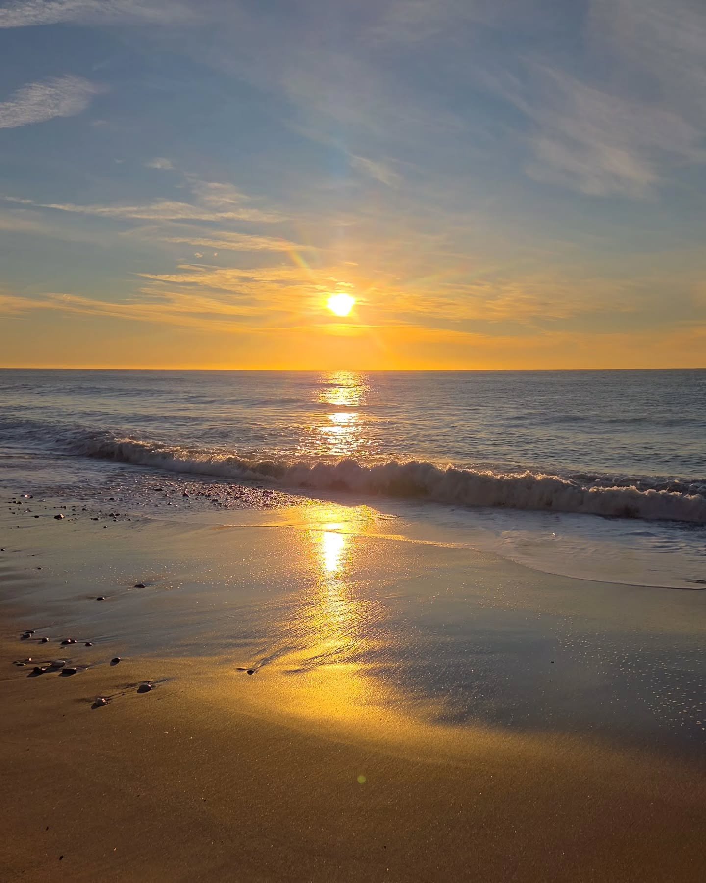 🌅 Menton, tout simplement 

A bient&ocirc;t ~♡
 
&bull;▪︎&bull;▪︎&bull;▪︎&bull;▪︎&bull;▪︎&bull;▪︎&bull;▪︎&bull; 
#justeEdelyne #frenchrivieraguide #visitcotedazur #creatricedecontenu #blogueuselifestyle