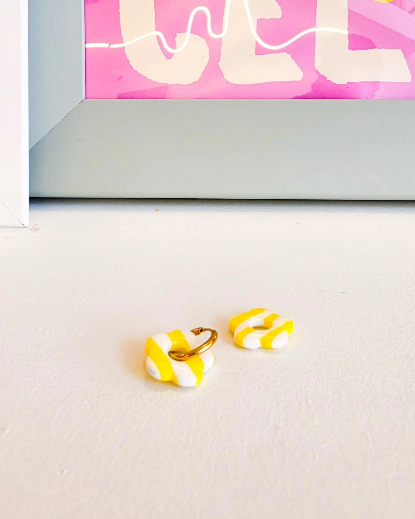 Dimanche dernier @elocreat.bijoux et moi nous sommes retrouv&eacute;es autour d'un caf&eacute; chez @panea.fr

Elodie &eacute;tait venue avec toutes ses pampilles, et devant la beaut&eacute; du lieu, nous avons commenc&eacute; le shooting photo dans 