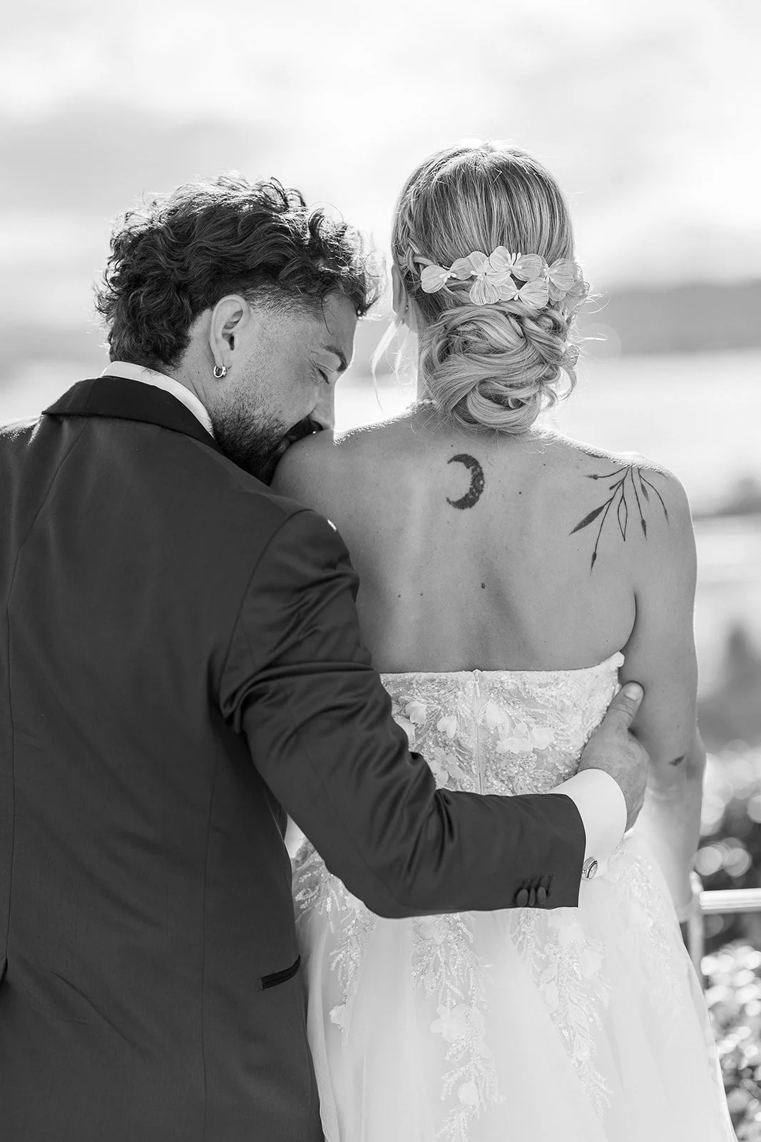 Wedding Photographer Sardinia, capturing love stories in Cagliari, Sassari, Olbia, Porto Cervo and along the Costa Smeralda, with timeless and authentic style. | Fotografo di matrimonio in Sardegna, disponibile a Cagliari, Sassari, Olbia, Porto Cervo