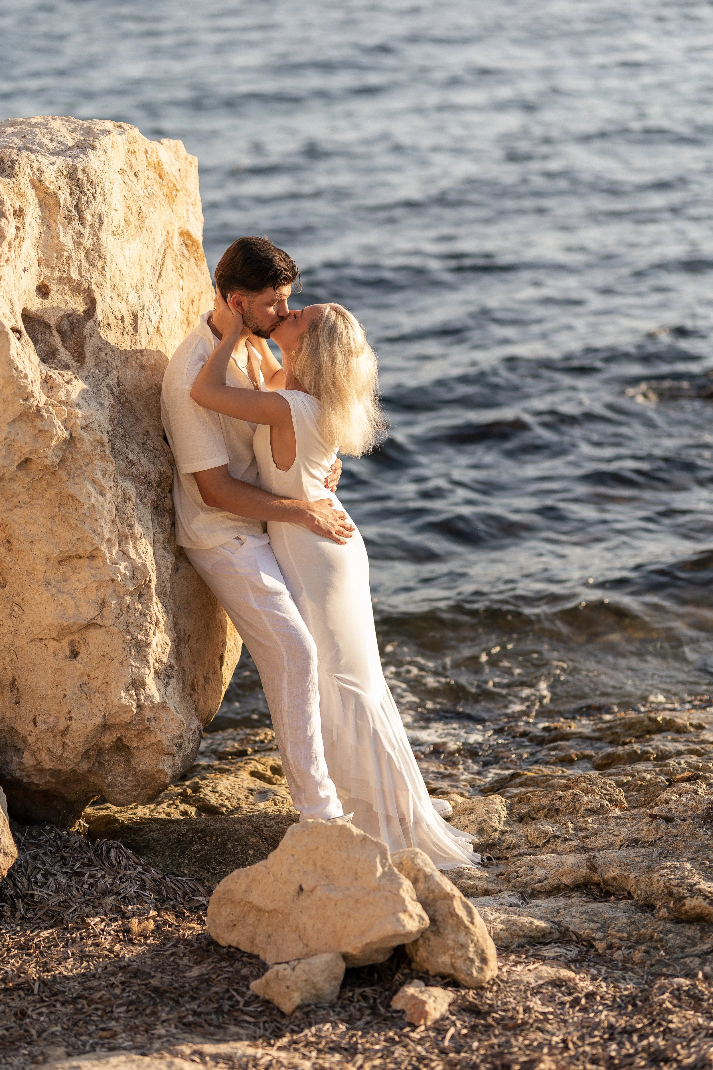 Wedding Photographer Sardinia, capturing love stories in Cagliari, Olbia, Porto Cervo and along the Costa Smeralda, with timeless and authentic style. | Fotografo di matrimonio in Sardegna, disponibile a Cagliari, Olbia, Porto Cervo e nella splendida