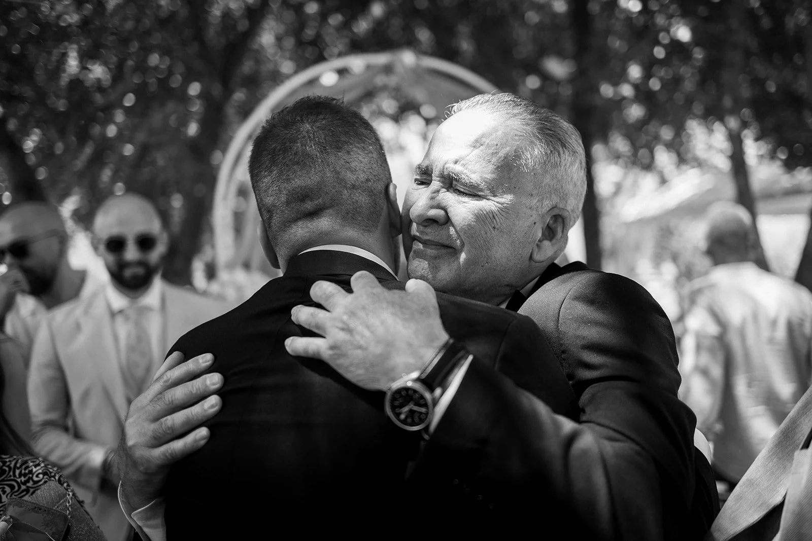 Wedding Photographer Sardinia, capturing love stories in Cagliari, Olbia, Porto Cervo and along the Costa Smeralda, with timeless and authentic style. | Fotografo di matrimonio in Sardegna, disponibile a Cagliari, Olbia, Porto Cervo e nella splendida