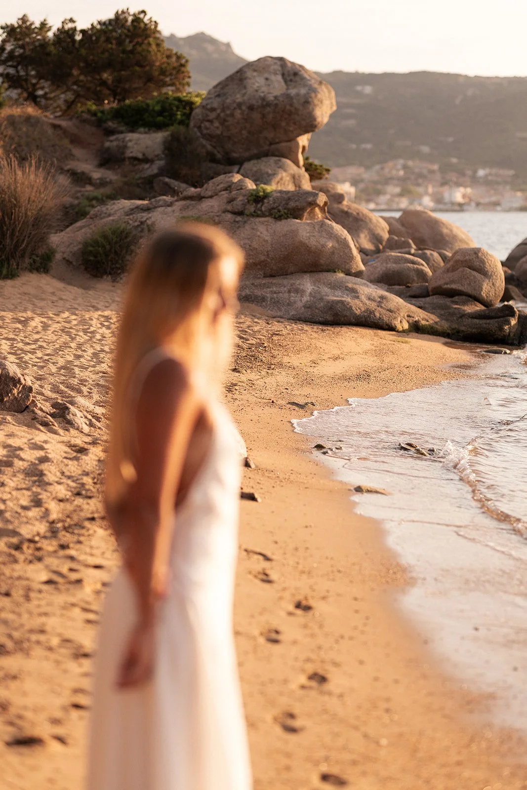 Wedding Photographer Sardinia, capturing love stories in Cagliari, Olbia, Porto Cervo and along the Costa Smeralda, with timeless and authentic style. | Fotografo di matrimonio in Sardegna, disponibile a Cagliari, Olbia, Porto Cervo e nella splendida