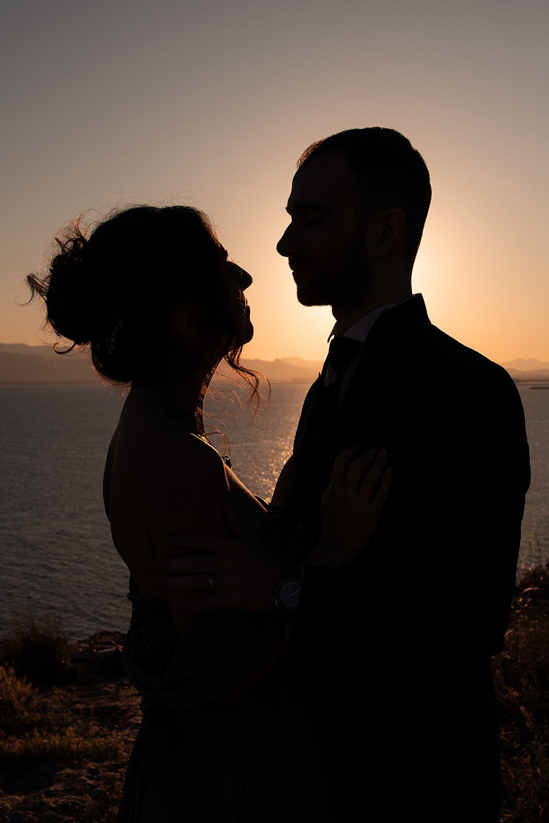 Wedding Photographer Sardinia, capturing love stories in Cagliari, Olbia, Porto Cervo and along the Costa Smeralda, with timeless and authentic style. | Fotografo di matrimonio in Sardegna, disponibile a Cagliari, Olbia, Porto Cervo e nella splendida
