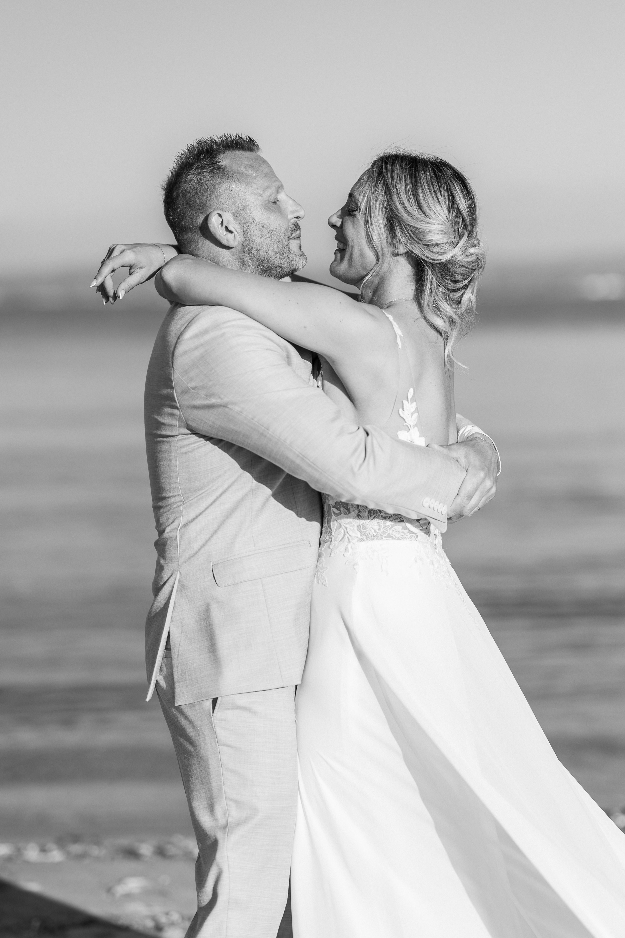 Wedding Photographer Sardinia, capturing love stories in Cagliari, Sassari, Olbia, Porto Cervo and along the Costa Smeralda, with timeless and authentic style. | Fotografo di matrimonio in Sardegna, disponibile a Cagliari, Sassari, Olbia, Porto Cervo