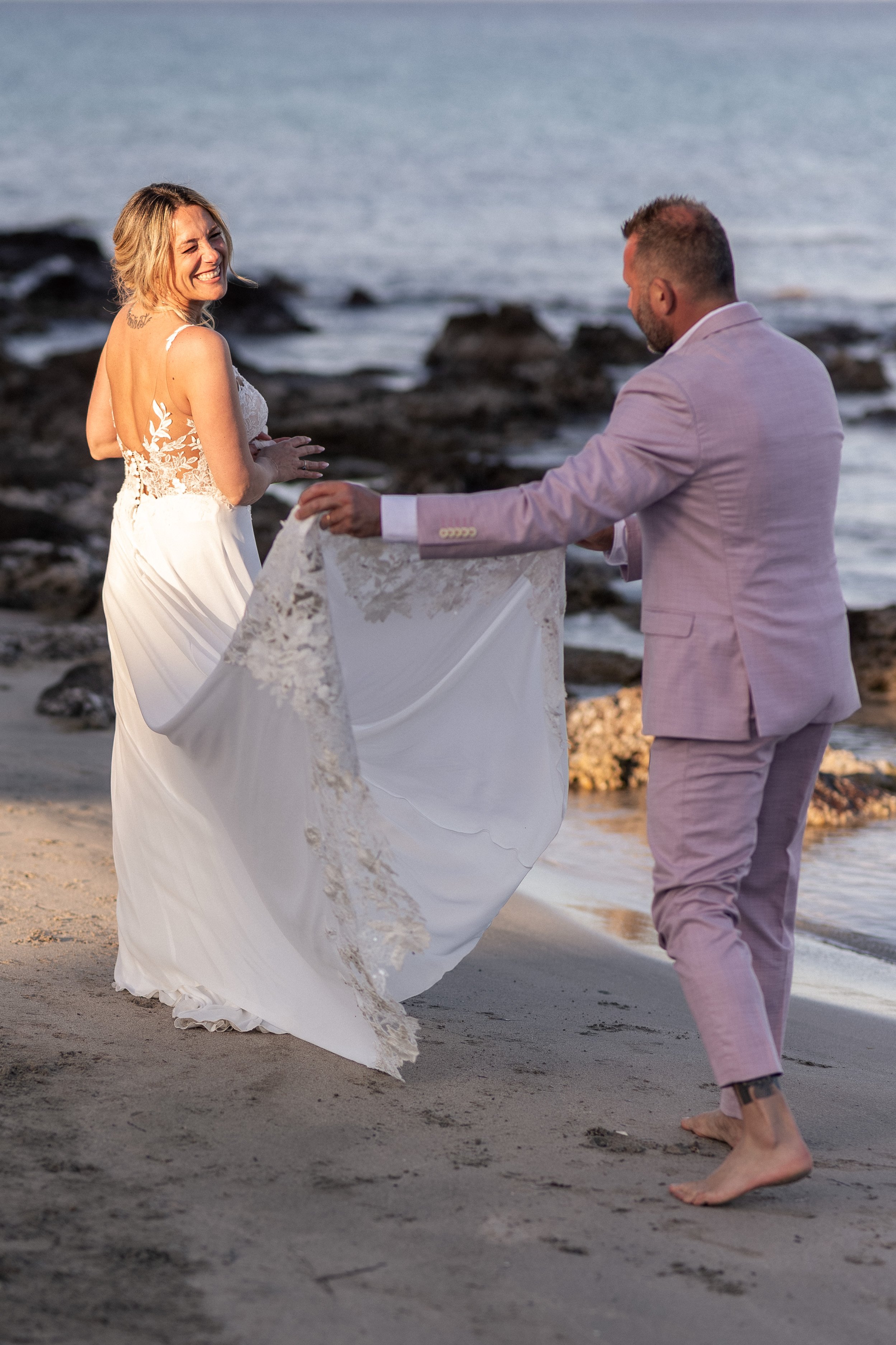 Wedding Photographer Sardinia, capturing love stories in Cagliari, Olbia, Porto Cervo and along the Costa Smeralda, with timeless and authentic style. | Fotografo di matrimonio in Sardegna, disponibile a Cagliari, Olbia, Porto Cervo e nella splendida