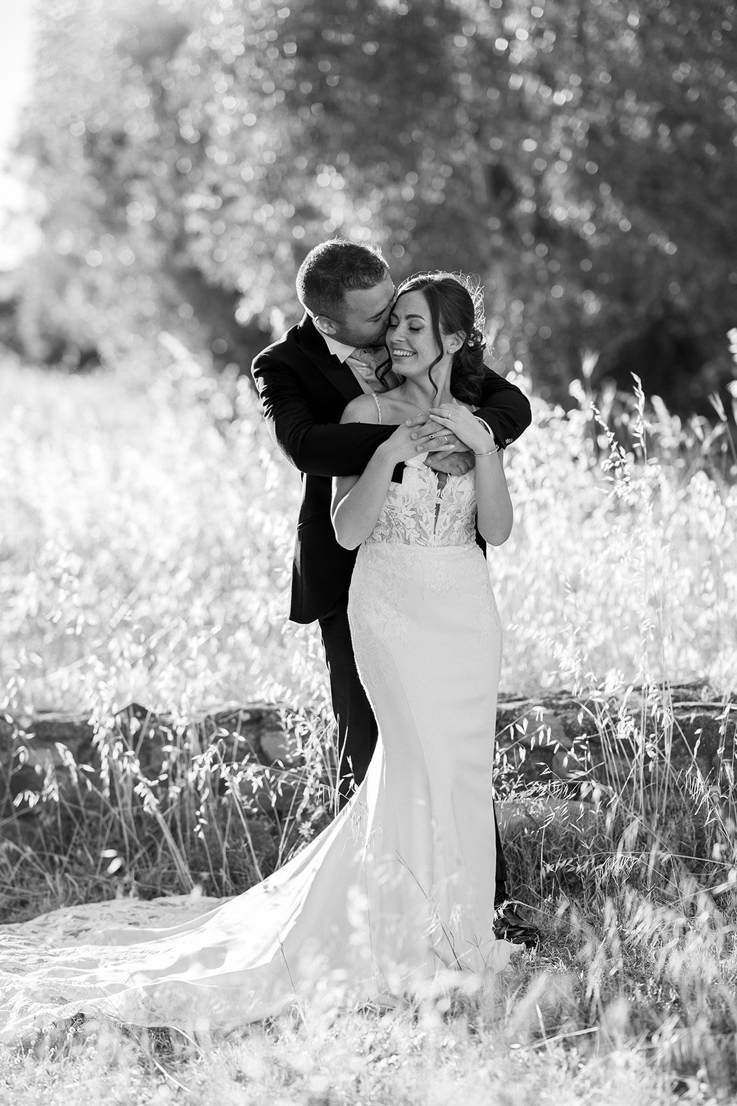 Wedding Photographer Sardinia, capturing love stories in Cagliari, Olbia, Porto Cervo and along the Costa Smeralda, with timeless and authentic style. | Fotografo di matrimonio in Sardegna, disponibile a Cagliari, Olbia, Porto Cervo e nella splendida