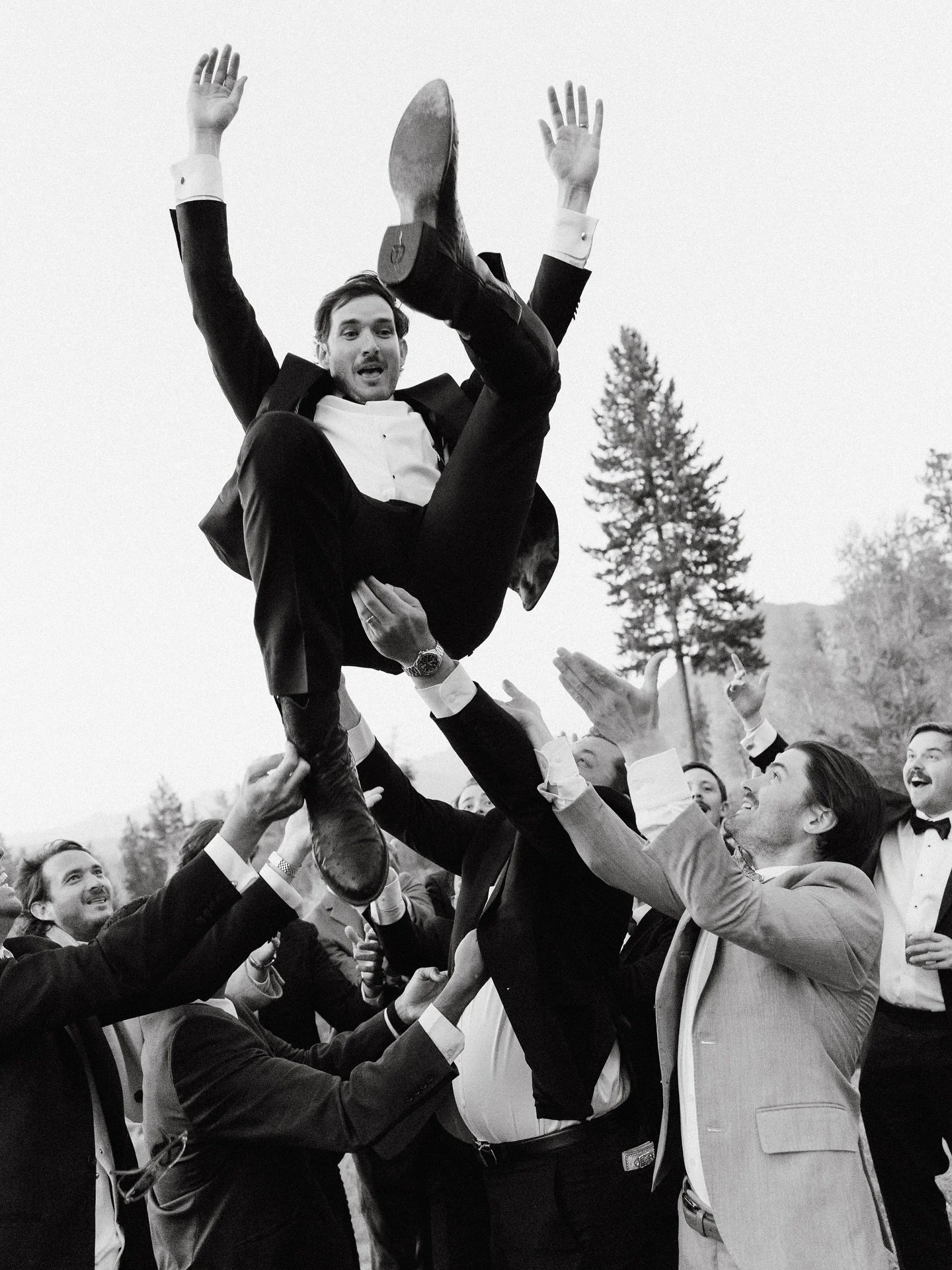 A few snaps from Nat + JP&rsquo;s wedding day in West Glacier 🍯✨

Venue: @glacierweddings 
Photo: @ahlanibreephoto 
Planning: @leatherandivoryco 
HMUA: @marcelacloudmakeup_ 
Florals: @blumehillstudios