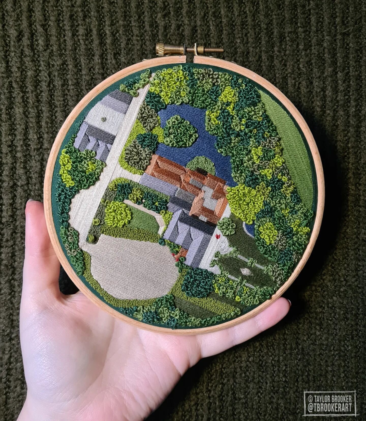 A few of my favourite custom aerial landscape embroidery commissions 🌱 

Now's a great time to think about ordering an embroidery of your soon-to-be-married friend's summer wedding venue (if you want to be the best gift-giver there) 👀 

All the inf