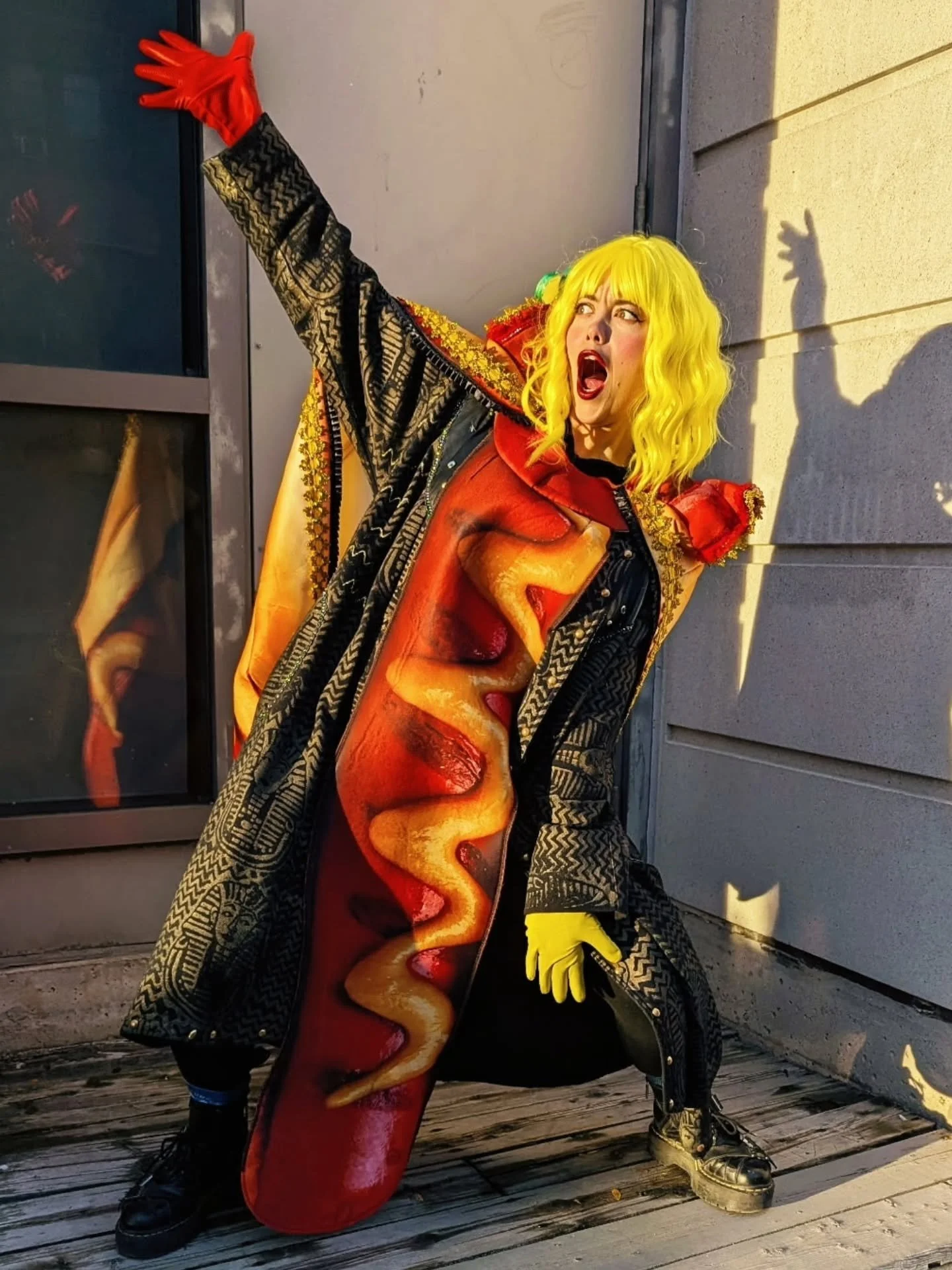 @mz.sley have way too much trust in me when it comes to costume alterations - here's one of many random things she's bought to us for alterations this year, worn by her friend for the benefit of our amusement.

#Toronto #alterations #torontotailor #c