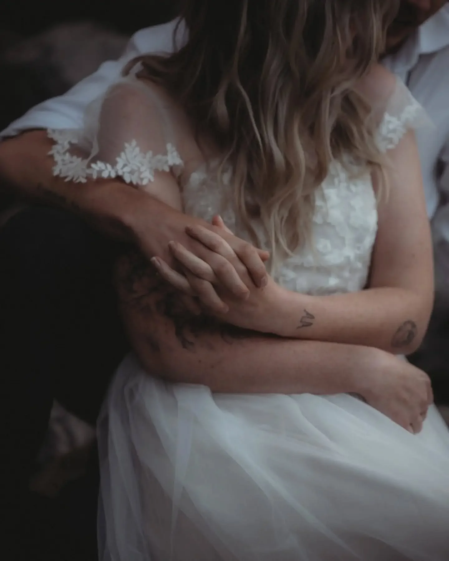 Searching for those epic Pintrest-esque mountain images for your Banff elopement?
But not so excited about hiking for hours?

I gotchu.

S + S eloped at sunset without a single hike. They picnicked and danced in a meadow where they shared their vows.