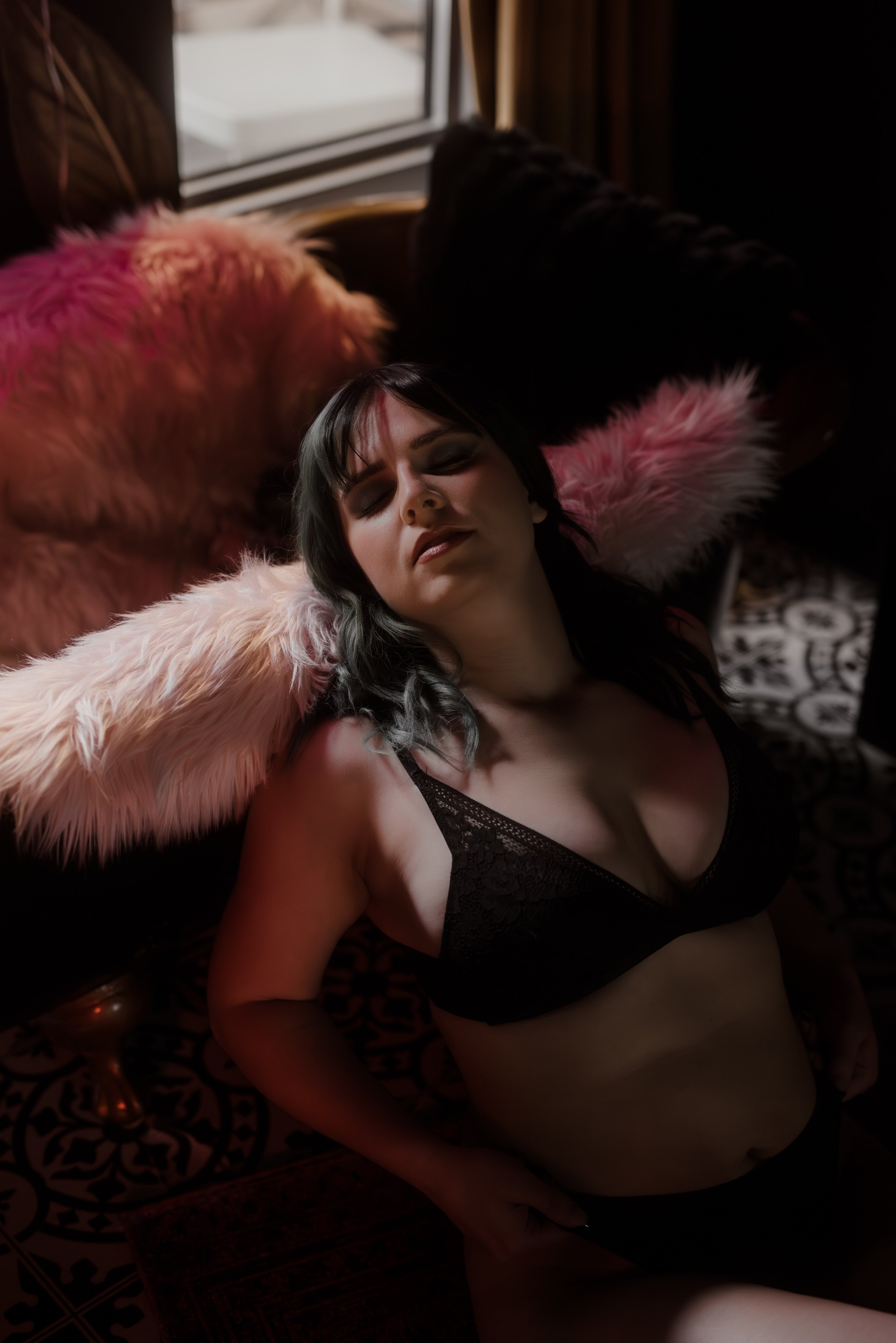 Toronto-luxury-boudoir-photographer-Kaitlyn-Hill-Photography (5).jpg