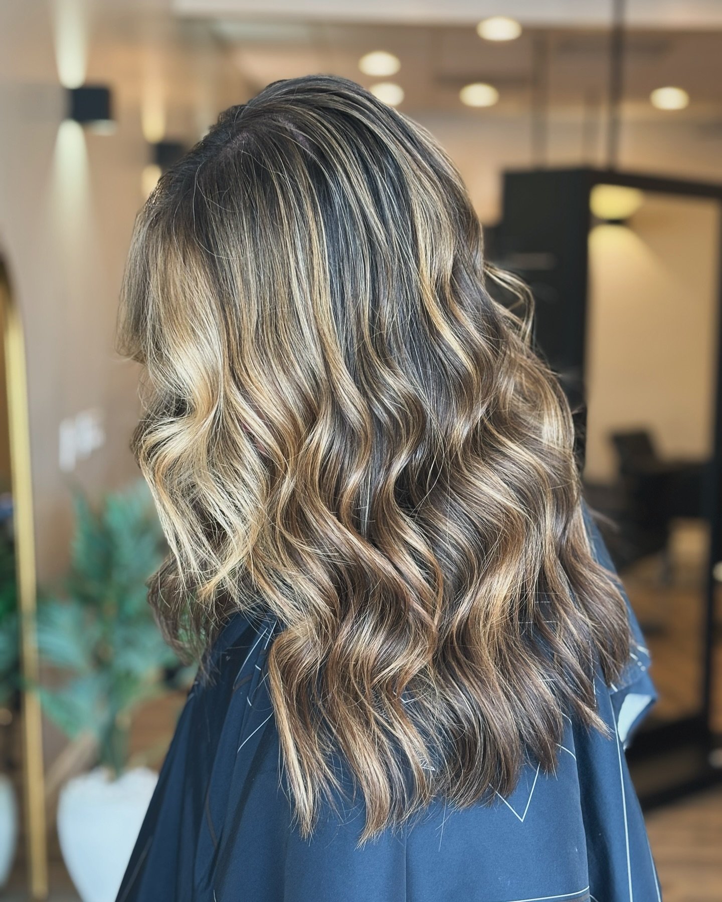 BRONDE HAIR 💫

Lived in color has the most flawless grow out. It&rsquo;s perfect for someone that doesn&rsquo;t want to come in every 6 weeks. 

We want you to have hair the fits your lifestyle the most. We also do complementary consultations. Not s