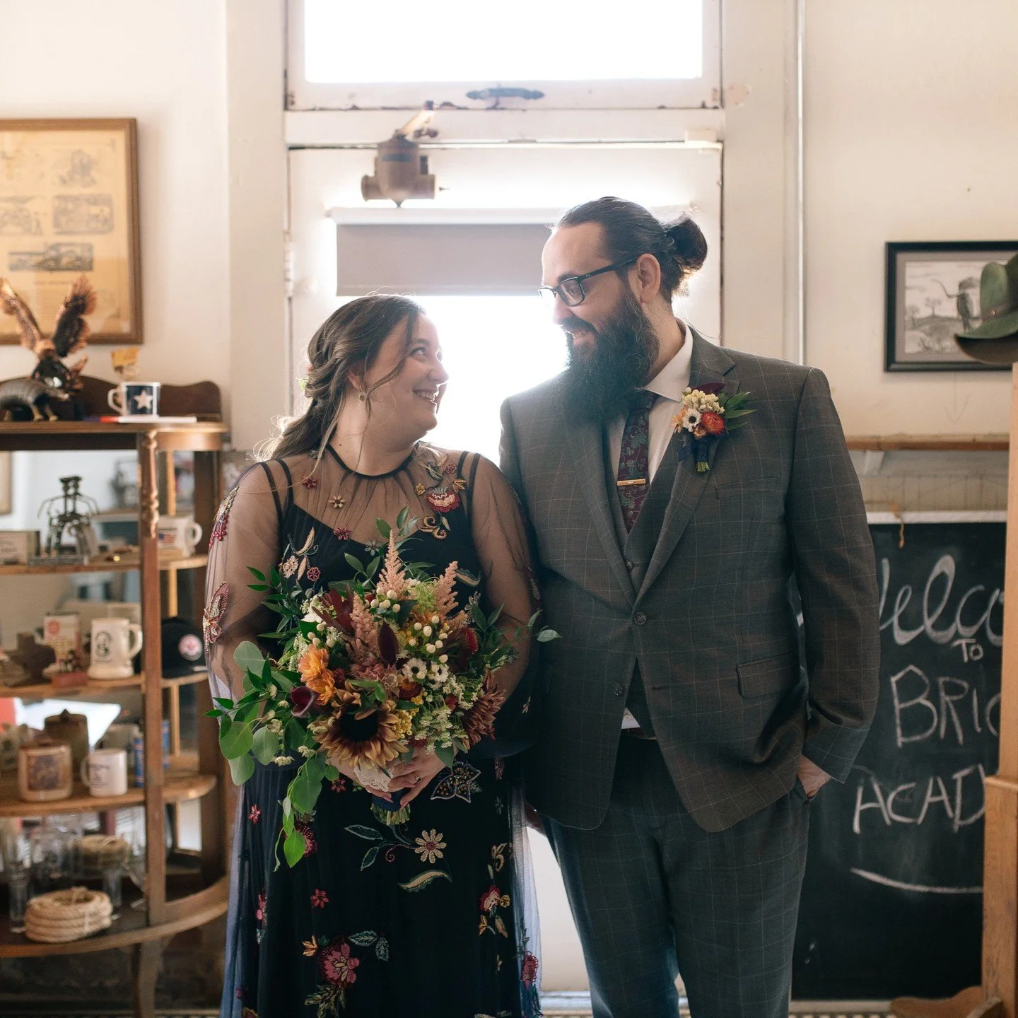 A few sneak peeks from Cameron + Rebecca's wedding over the weekend 🖤

#weddingphotography #dfwphotography