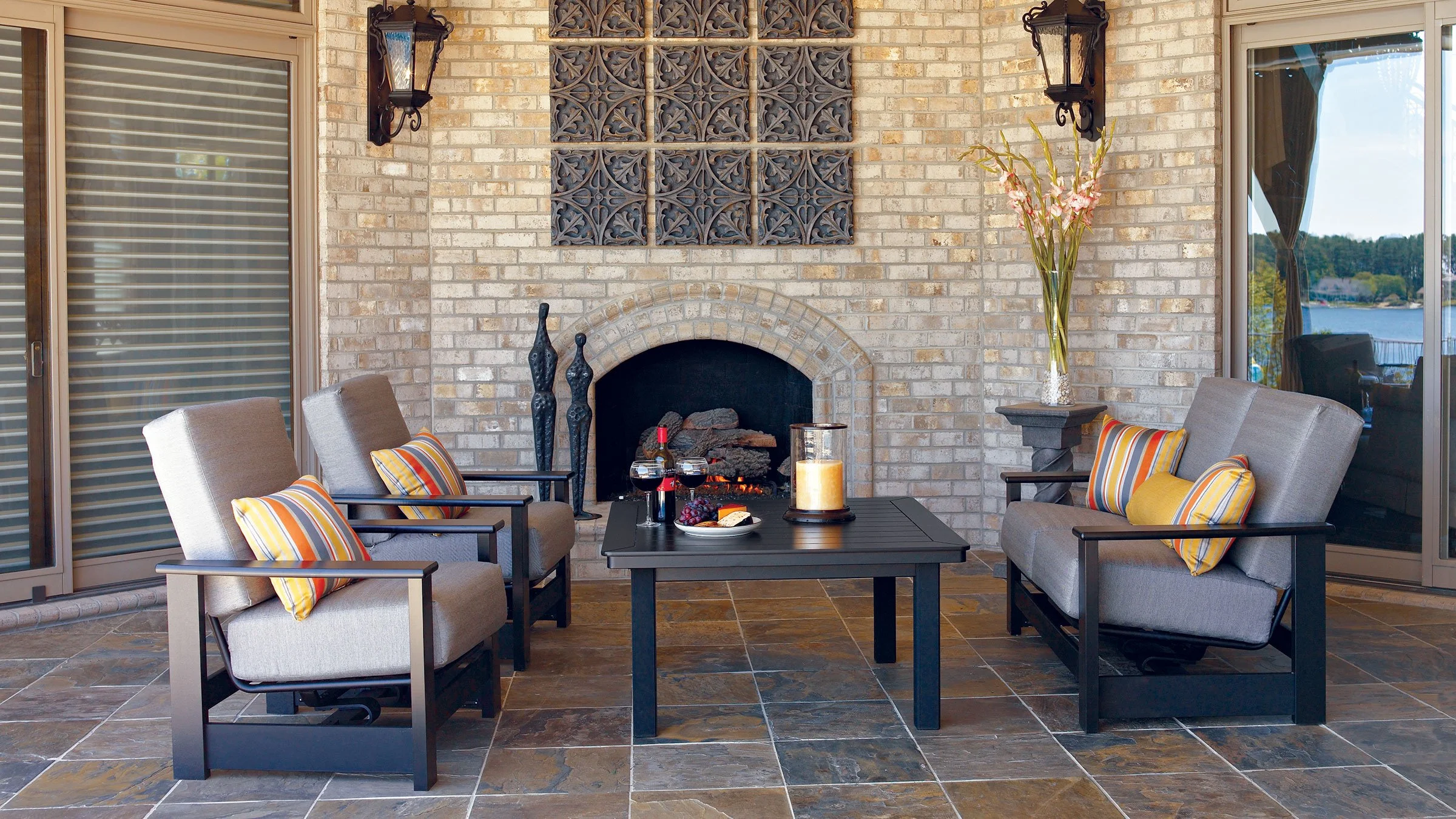 Telescope - Leeward Cushion Lounge 1