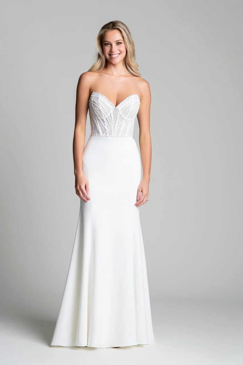 Fitted wedding gown Style:  Price